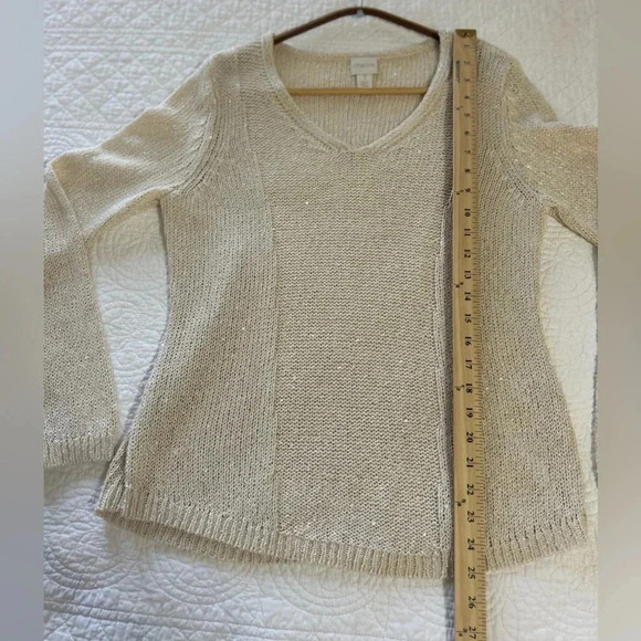 Mesh/Woven Chico’s VNeck Sweater with “a touch” of Shimmer! Fall Trend 2025 - Picture 7 of 7